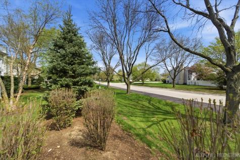 710 Riding Lane St. Charles IL 60174