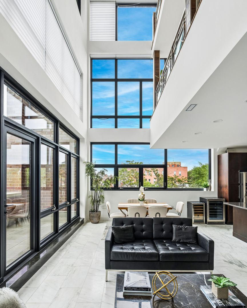 3946 North Ravenswood Avenue Chicago IL 60613