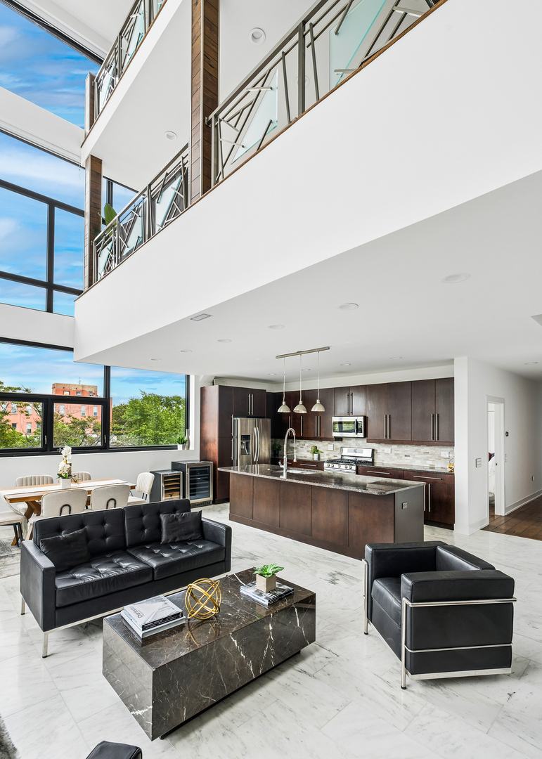 3946 North Ravenswood Avenue Chicago IL 60613