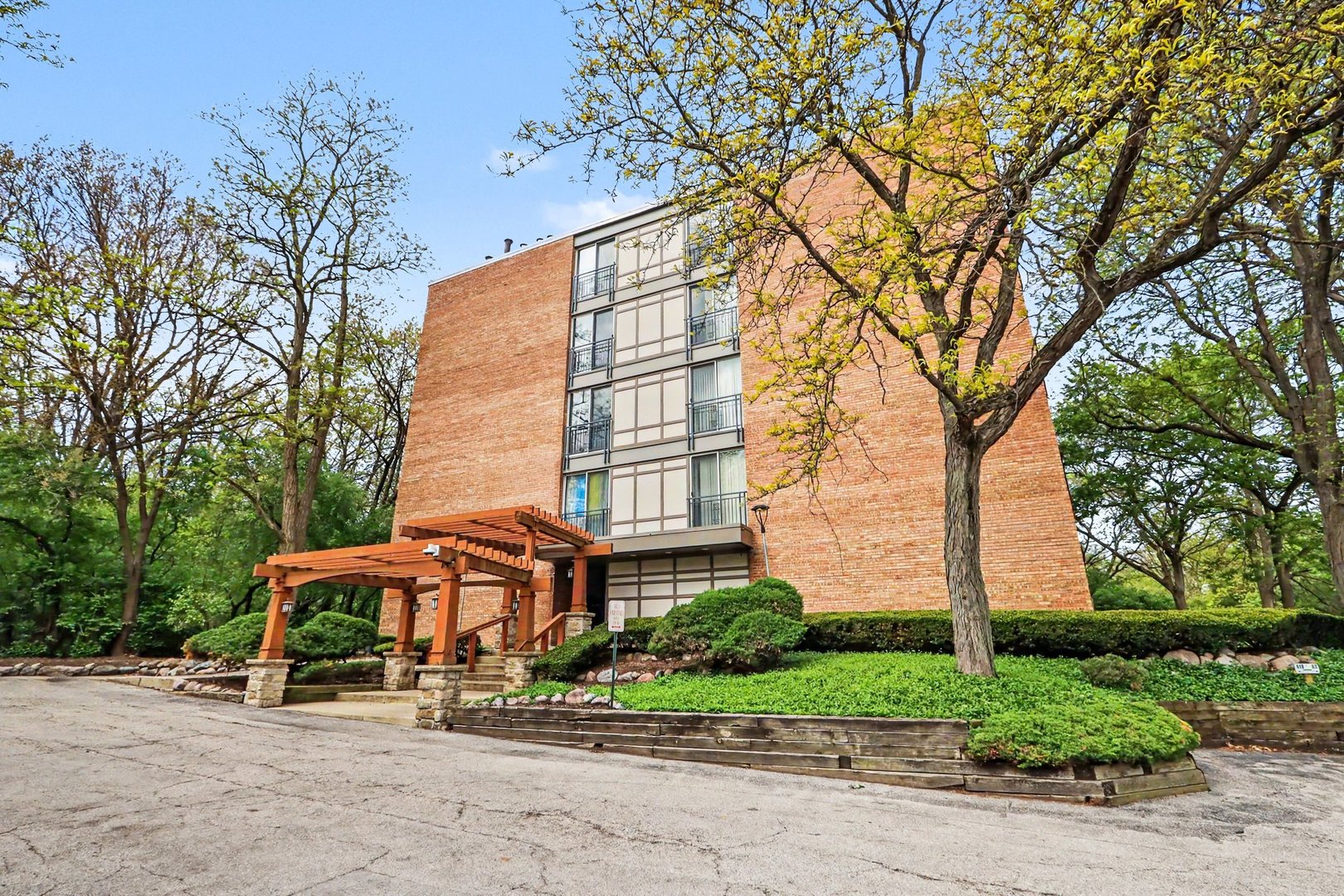 5810 Oakwood Drive Lisle IL 60532