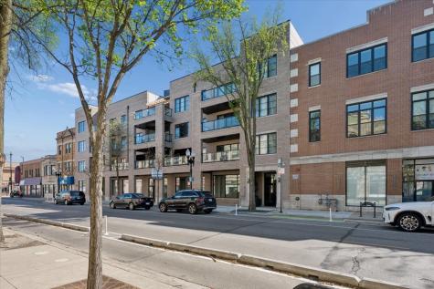 4537 North Clark Street Chicago IL 60640