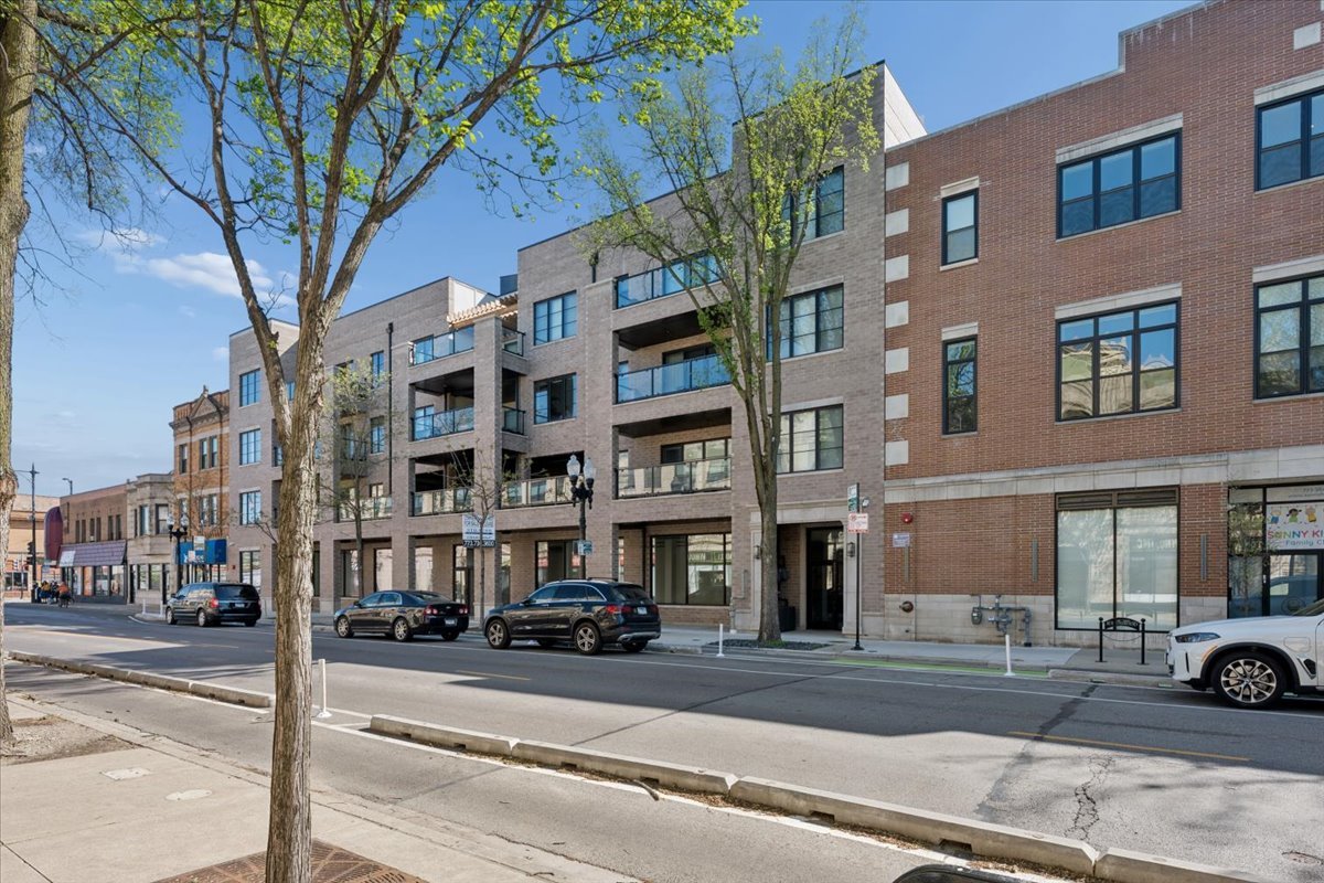 4537 North Clark Street Chicago IL 60640