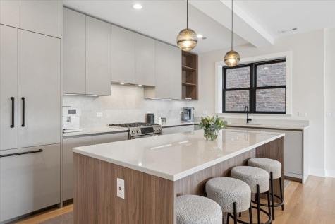 4537 North Clark Street Chicago IL 60640