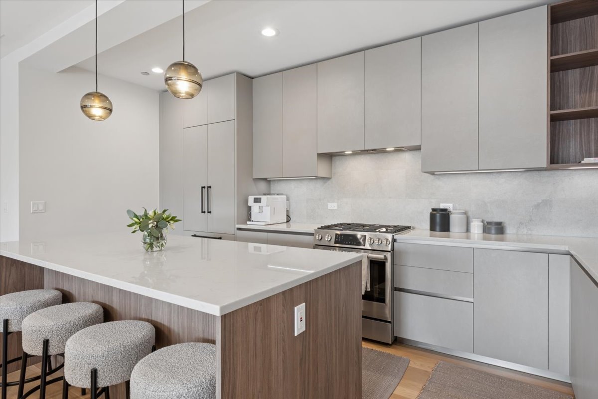 4537 North Clark Street Chicago IL 60640