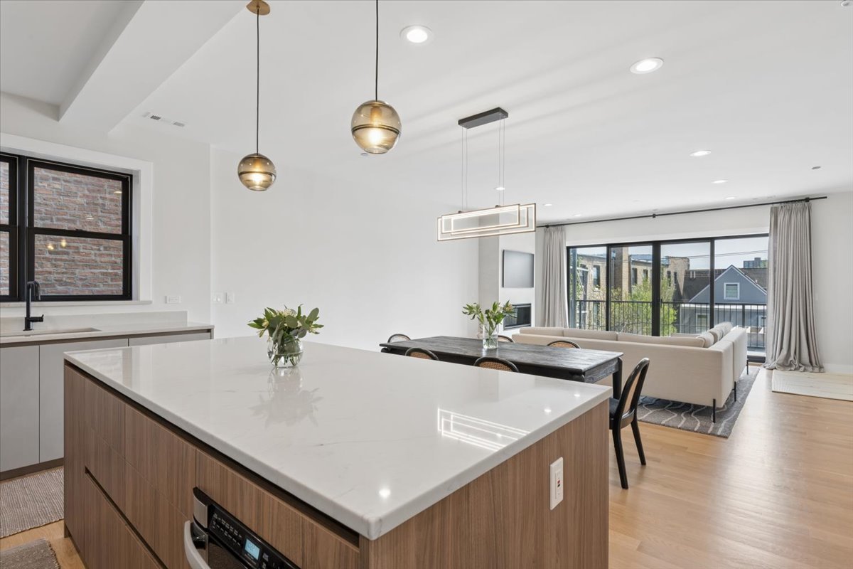 4537 North Clark Street Chicago IL 60640