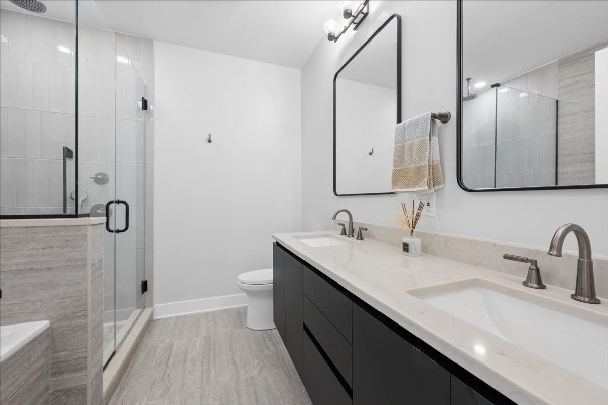 4537 North Clark Street Chicago IL 60640
