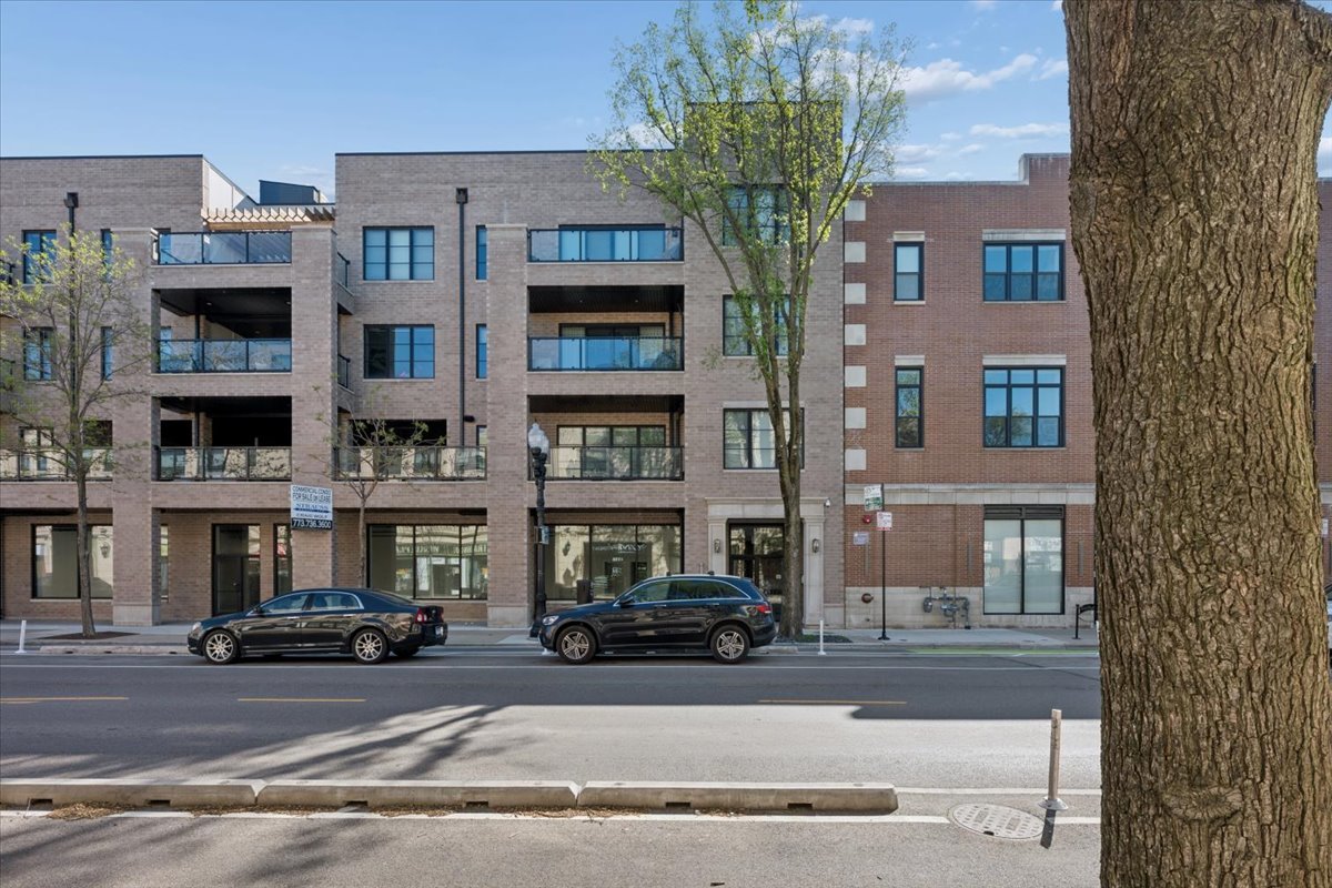 4537 North Clark Street Chicago IL 60640