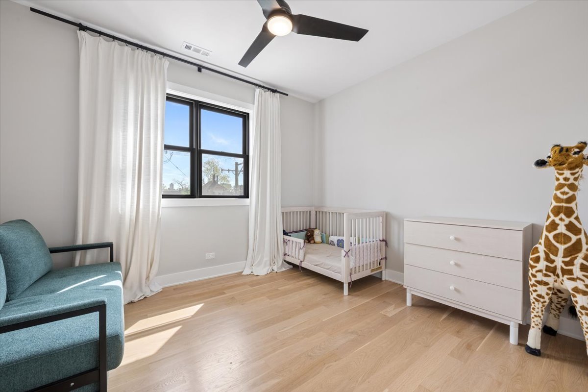 4537 North Clark Street Chicago IL 60640