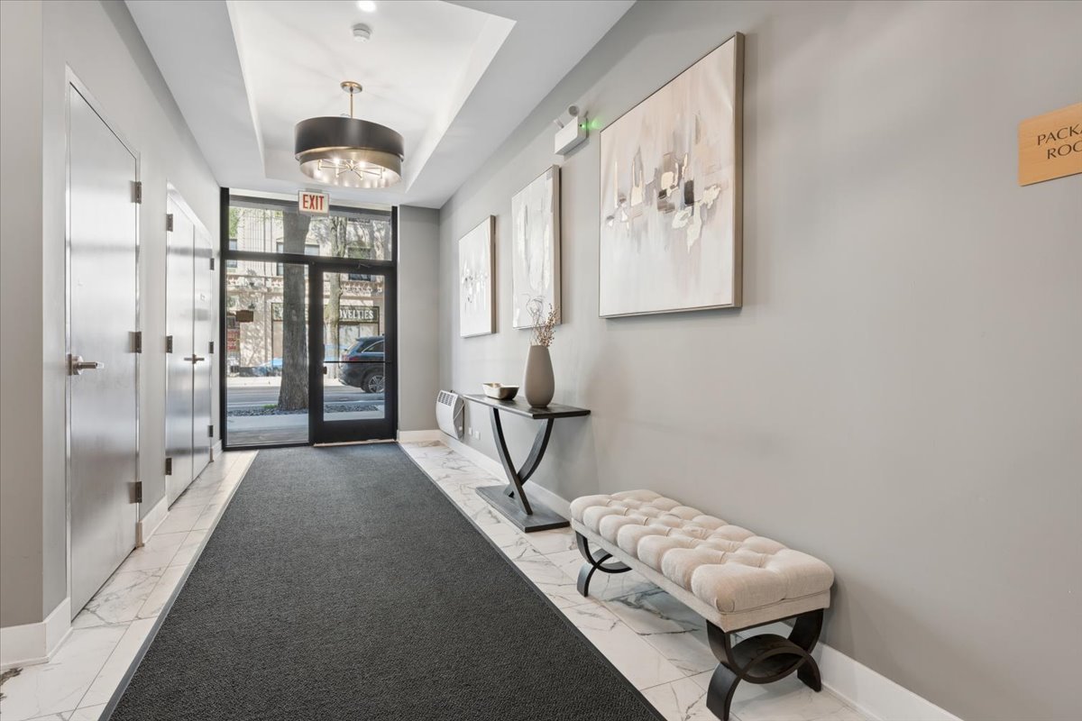 4537 North Clark Street Chicago IL 60640