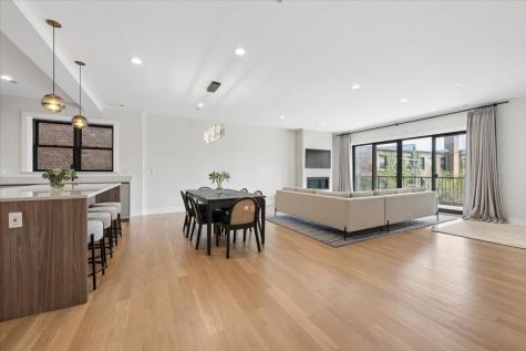 4537 North Clark Street Chicago IL 60640