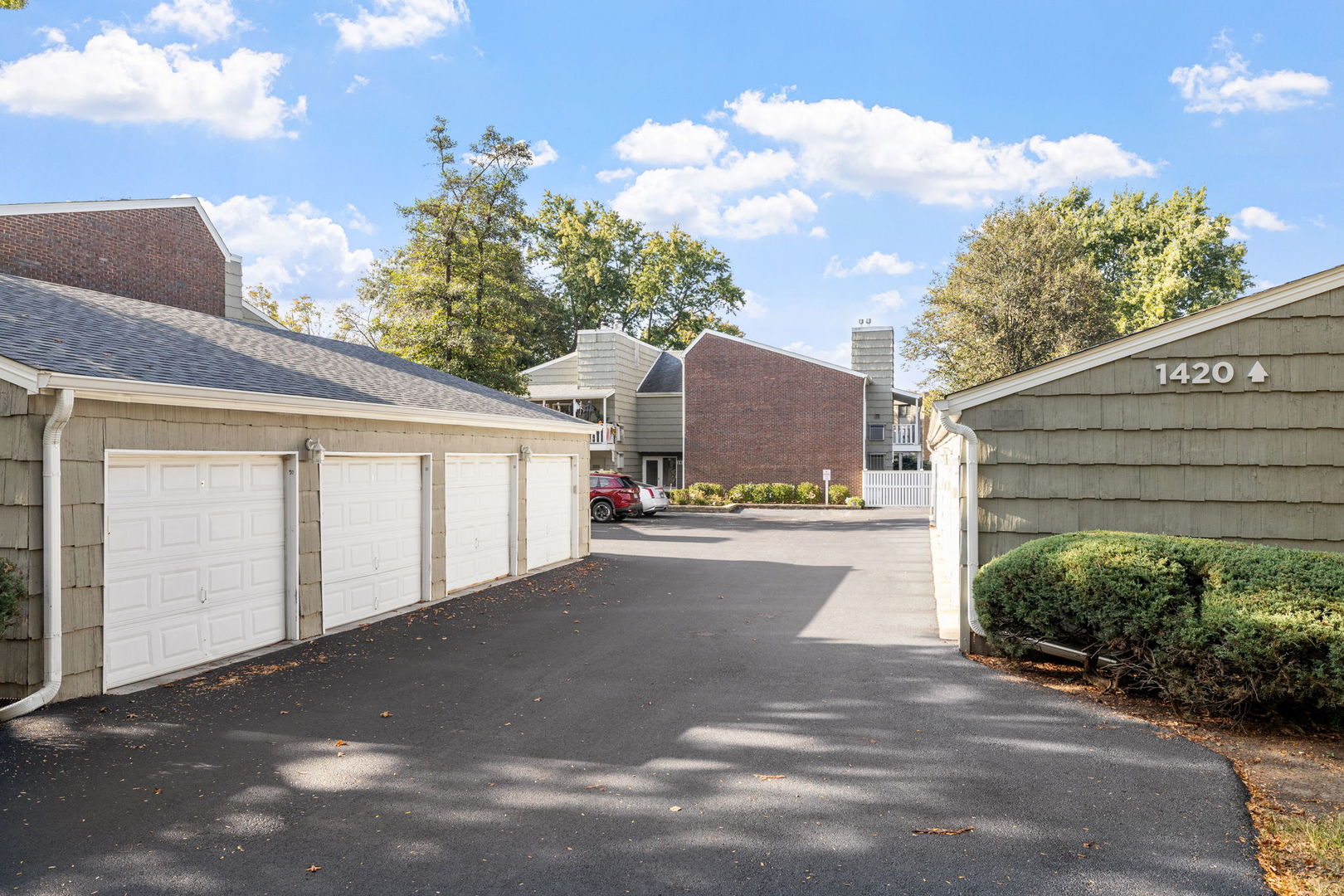 1420 Stonebridge Trail Wheaton IL 60189