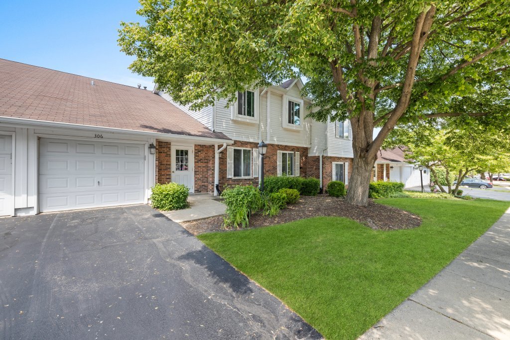 306 Sandpebble Lane Aurora IL 60504