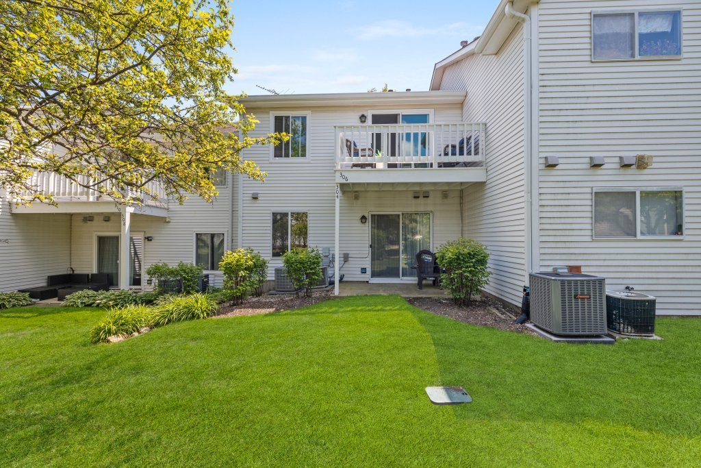 306 Sandpebble Lane Aurora IL 60504