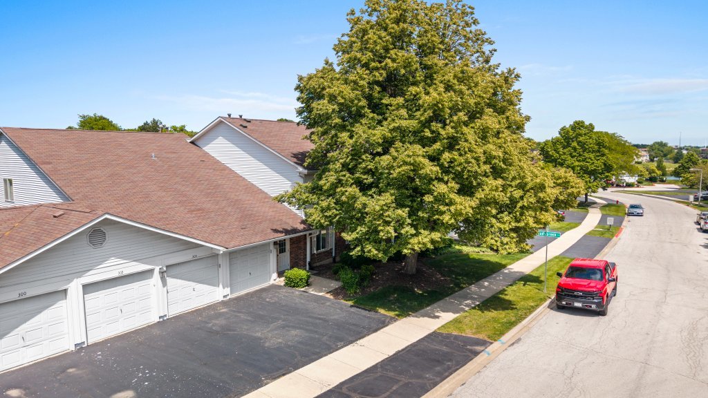 306 Sandpebble Lane Aurora IL 60504