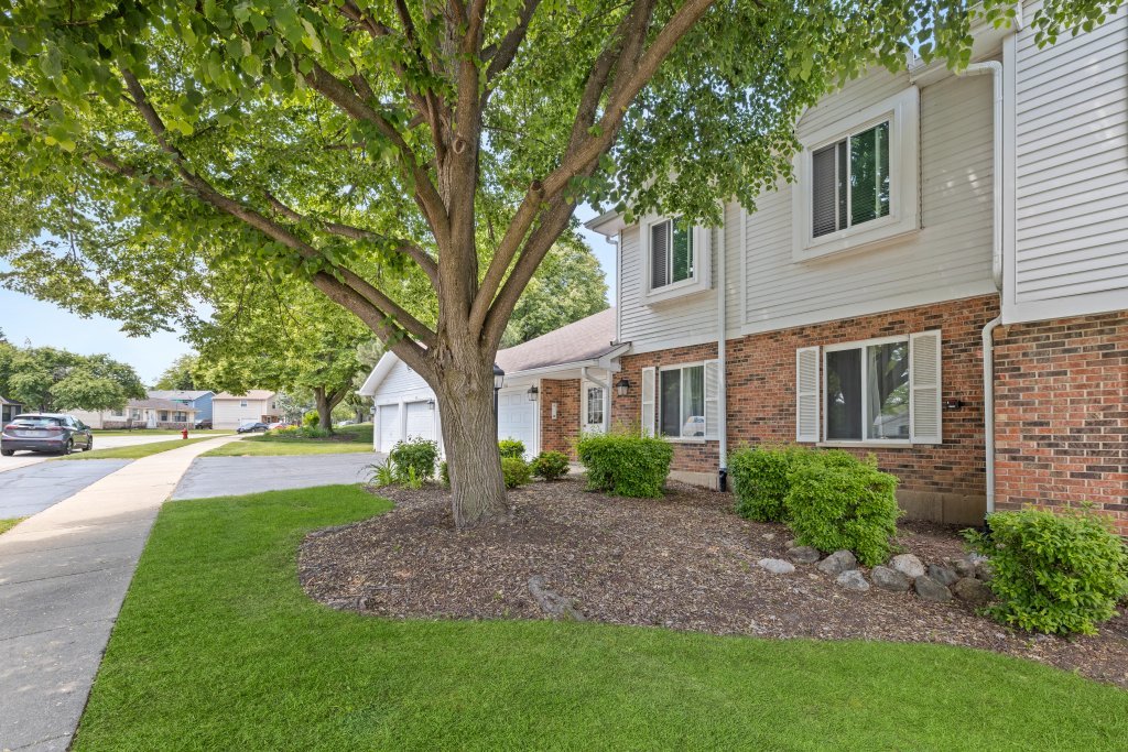 306 Sandpebble Lane Aurora IL 60504