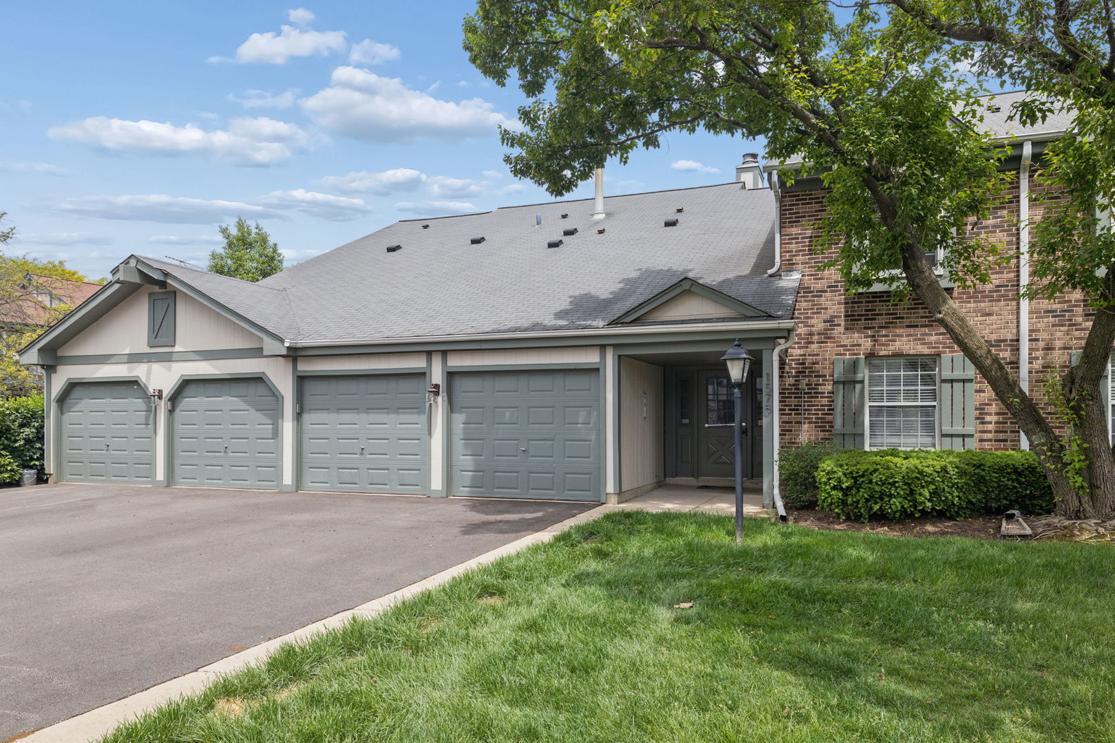 1575 Stonehill Court Wheaton IL 60189