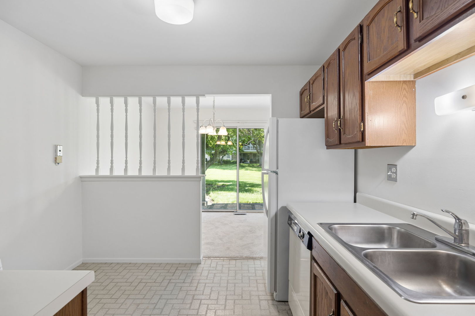1575 Stonehill Court Wheaton IL 60189