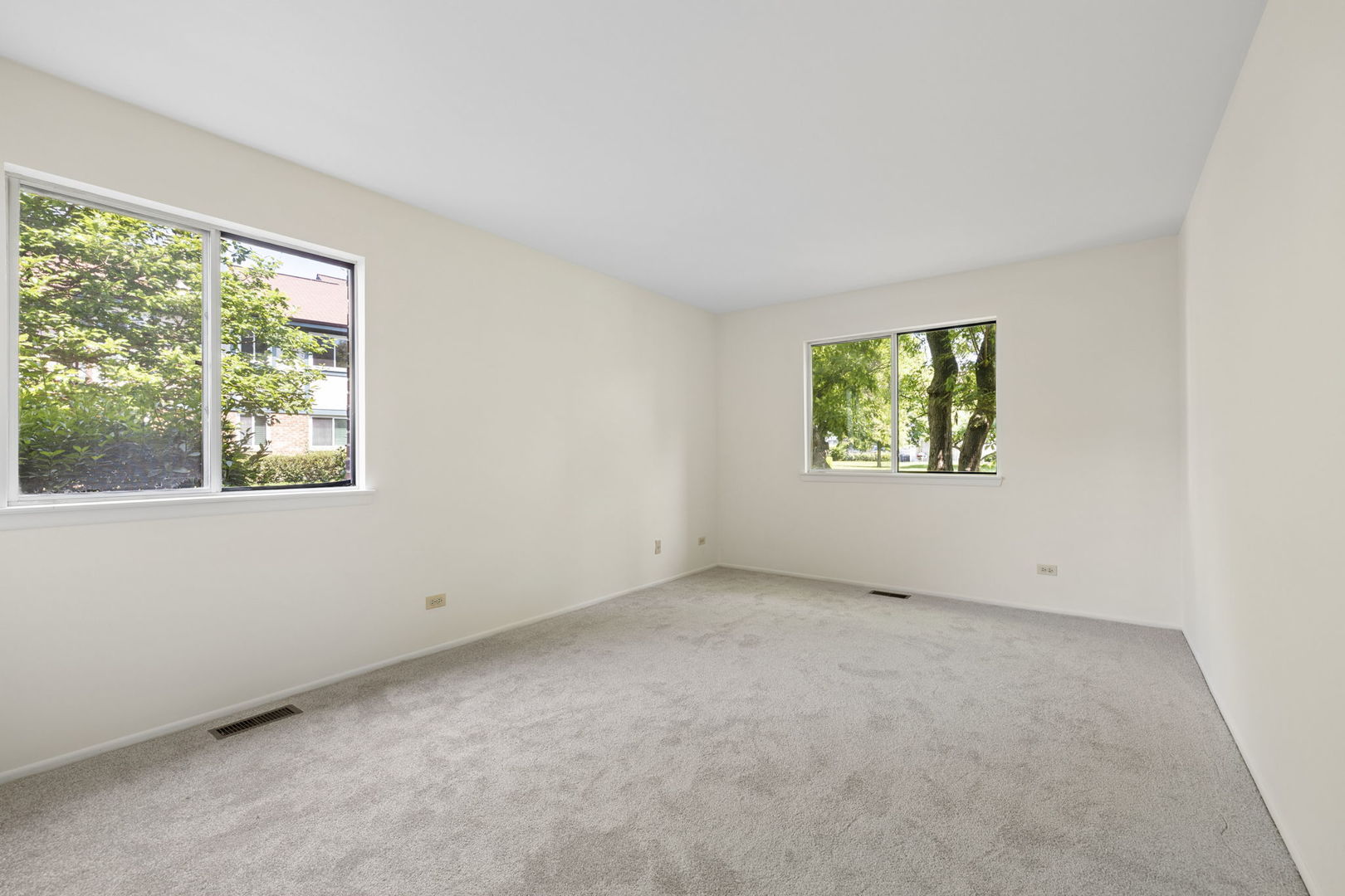 1575 Stonehill Court Wheaton IL 60189