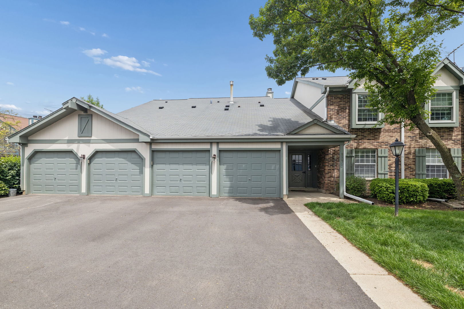 1575 Stonehill Court Wheaton IL 60189