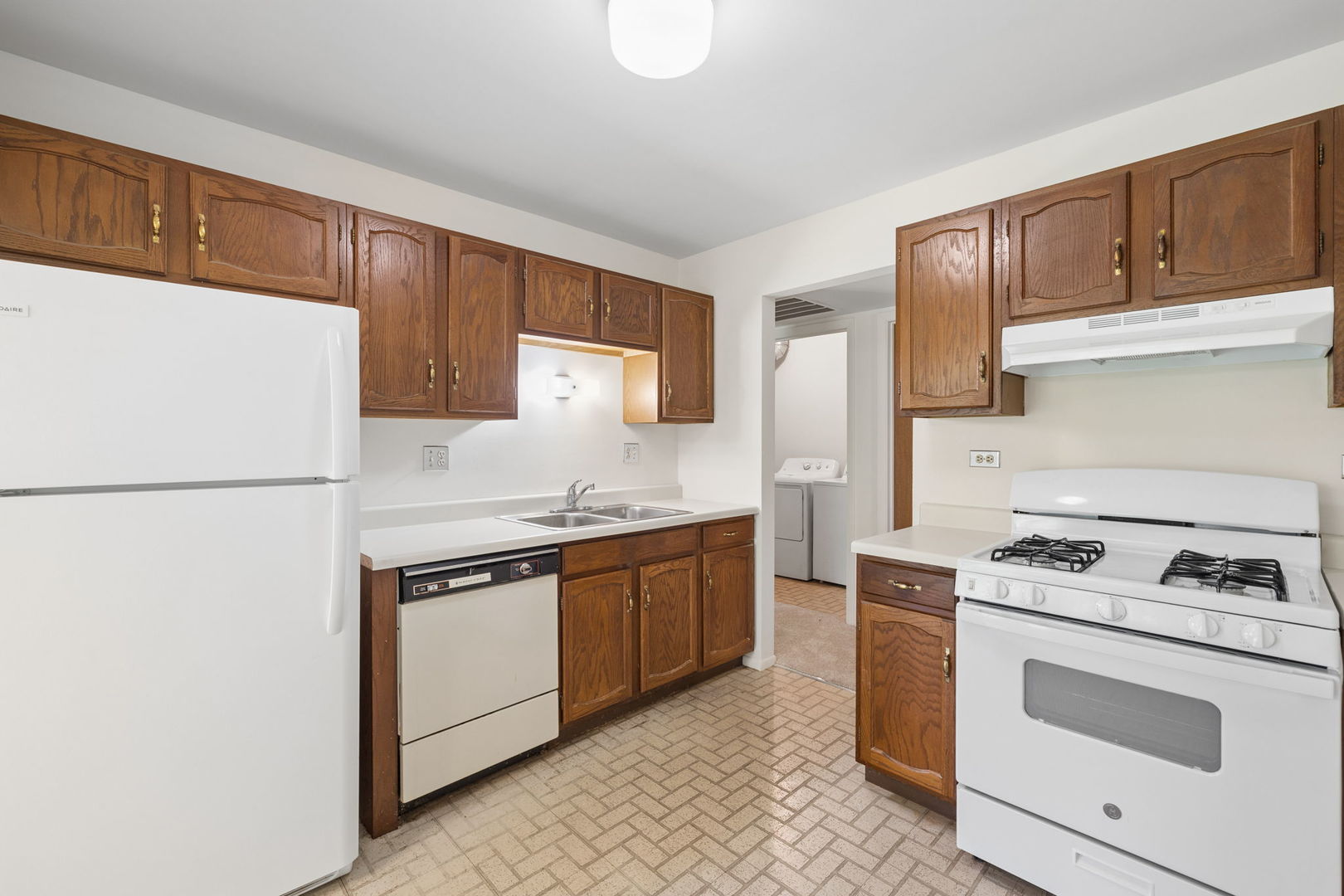 1575 Stonehill Court Wheaton IL 60189