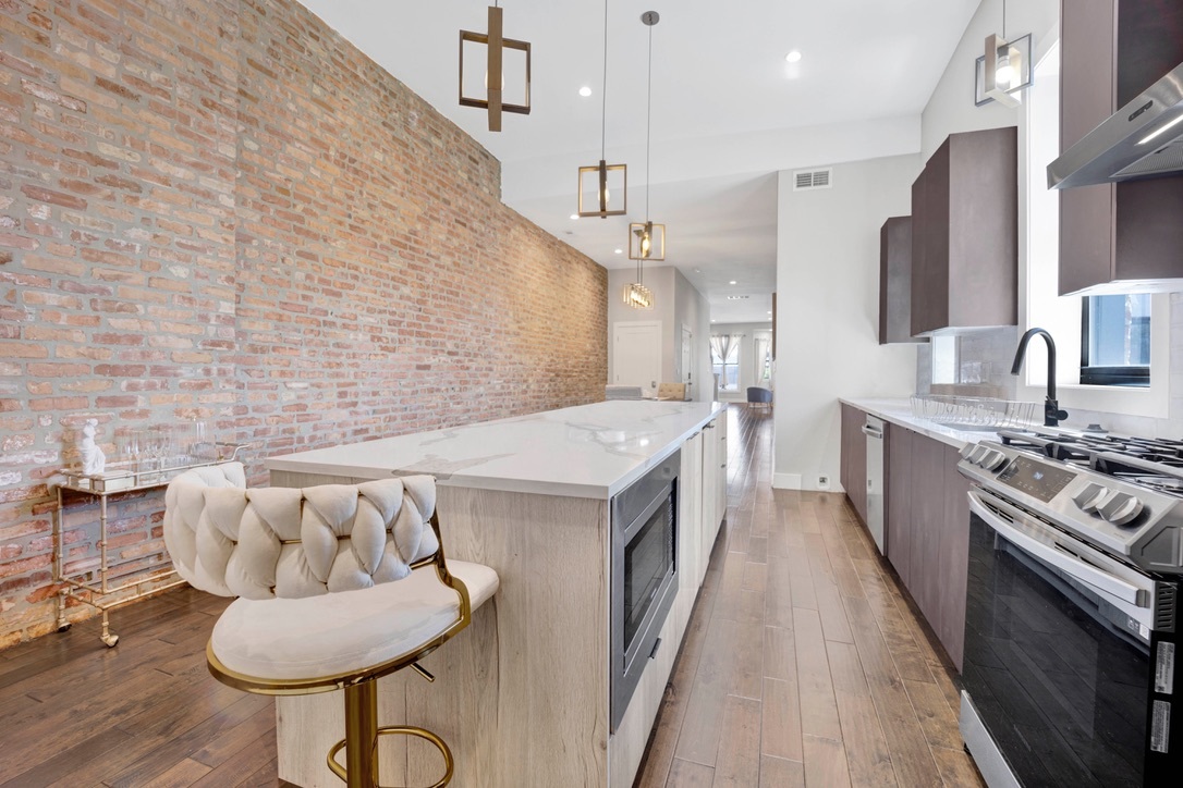 3330 South Indiana Avenue Chicago IL 60616