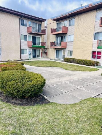 605 North Wolf Road Hillside IL 60162