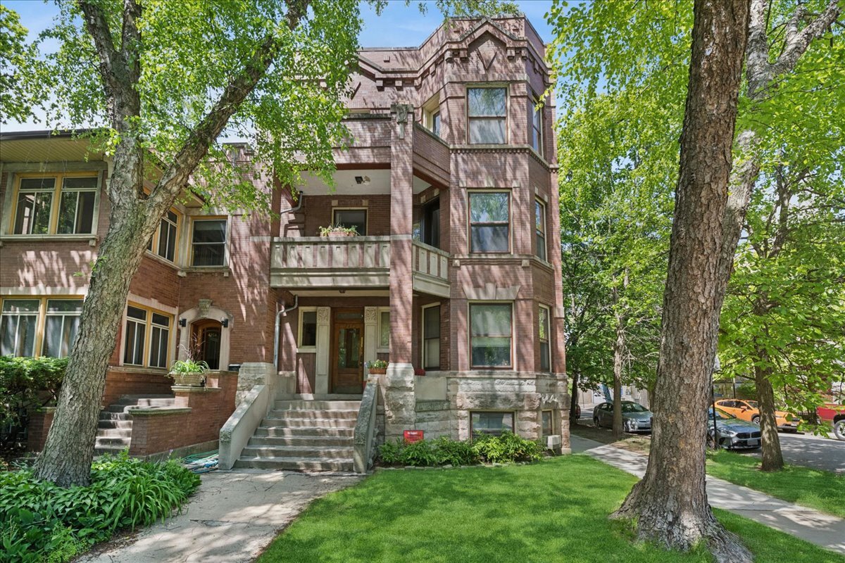 4258 North Winchester Avenue Chicago IL 60613