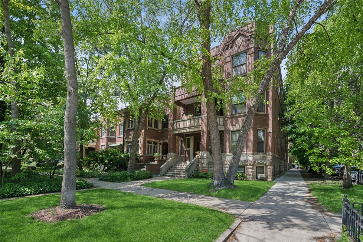 4258 North Winchester Avenue Chicago IL 60613