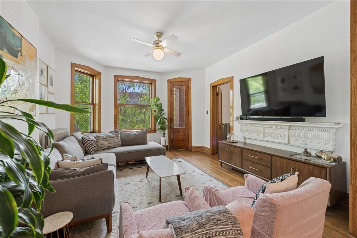 4258 North Winchester Avenue Chicago IL 60613