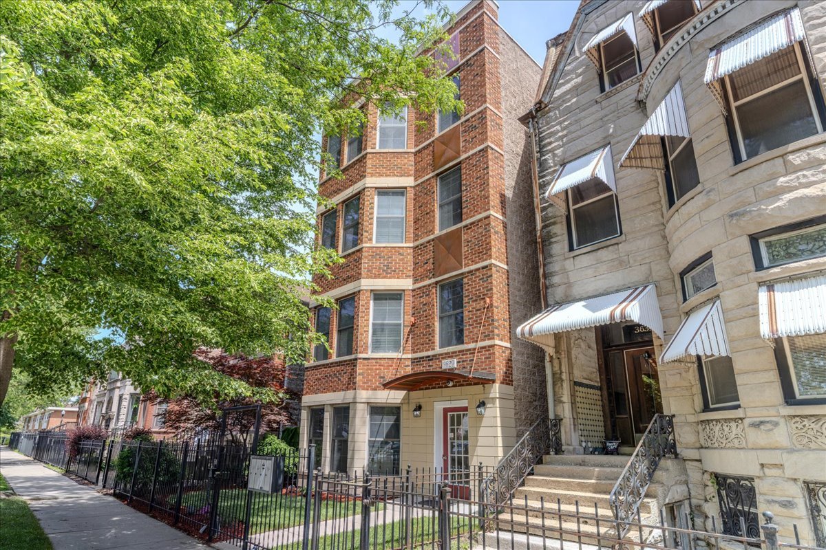 3629 South Giles Avenue Chicago IL 60653