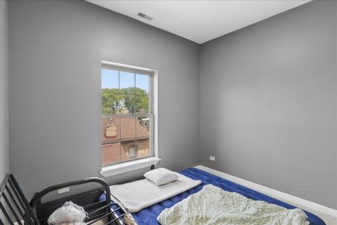 3629 South Giles Avenue Chicago IL 60653