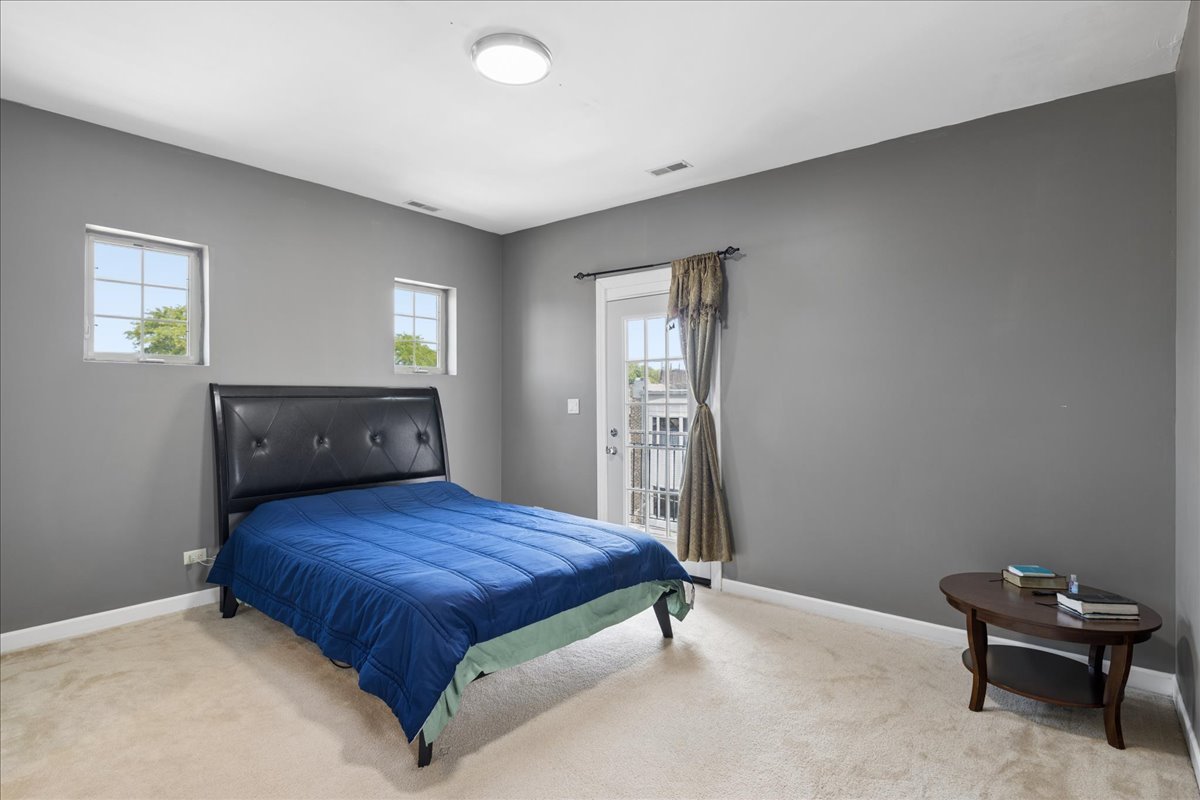 3629 South Giles Avenue Chicago IL 60653