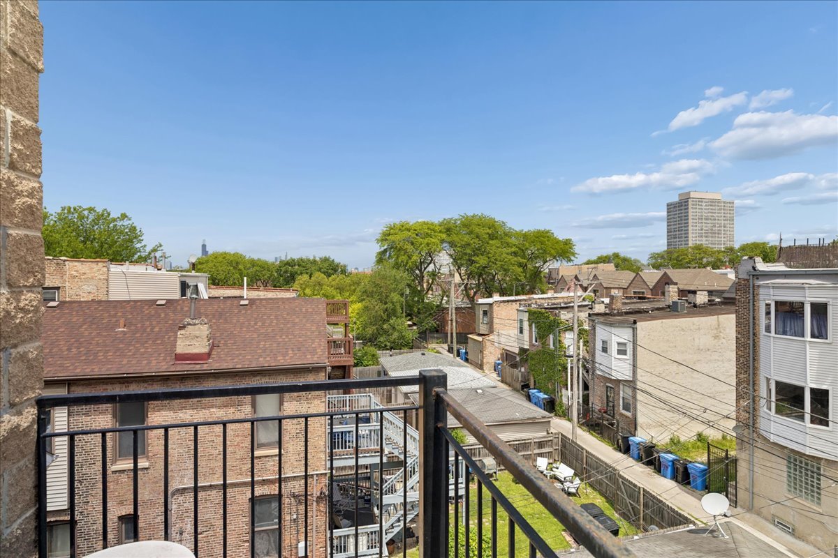 3629 South Giles Avenue Chicago IL 60653
