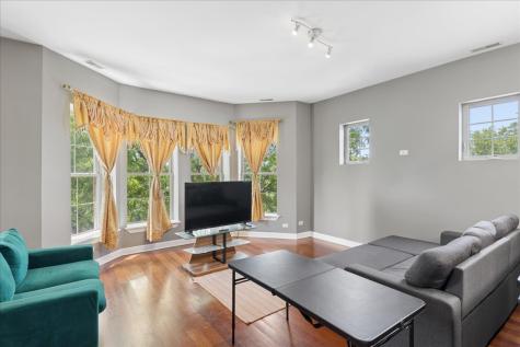 3629 South Giles Avenue Chicago IL 60653