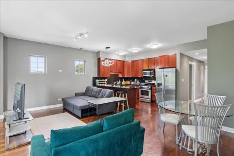 3629 South Giles Avenue Chicago IL 60653