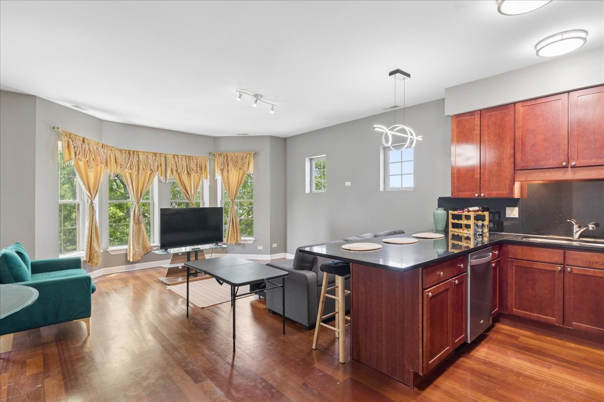 3629 South Giles Avenue Chicago IL 60653