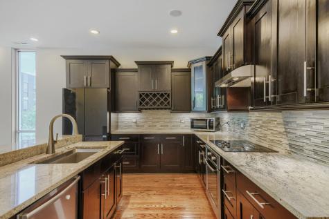 925 North Larrabee Street Chicago IL 60610