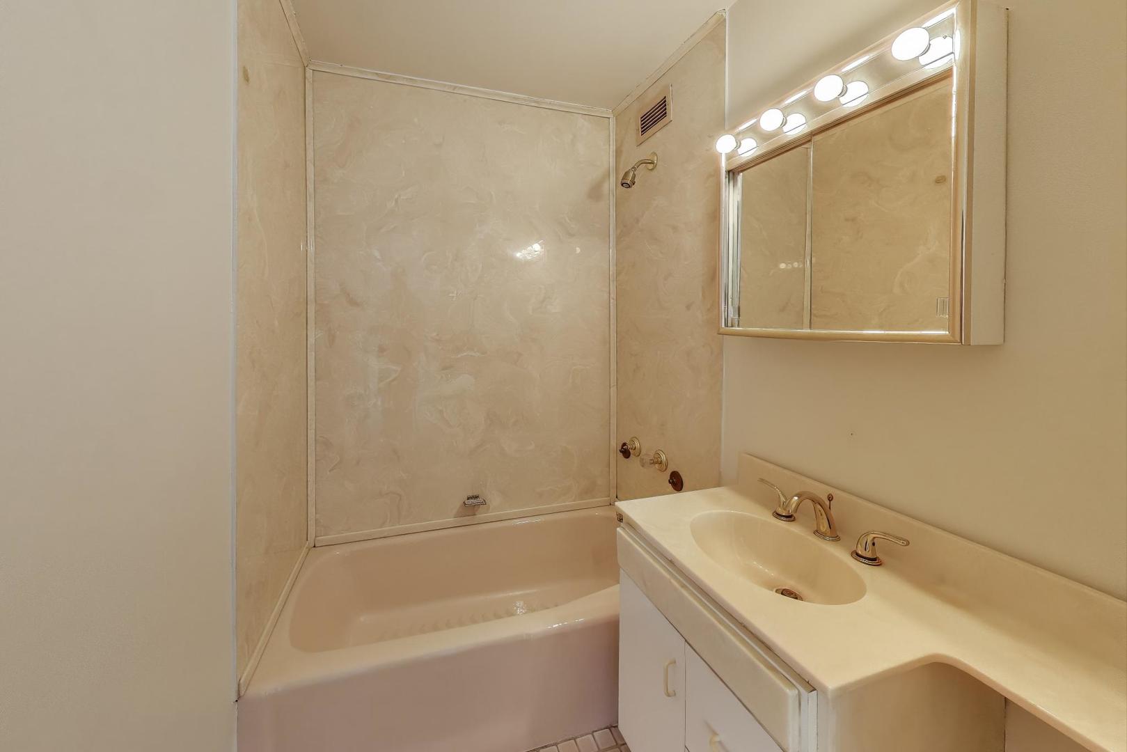 1401 East 55th Street Chicago IL 60615
