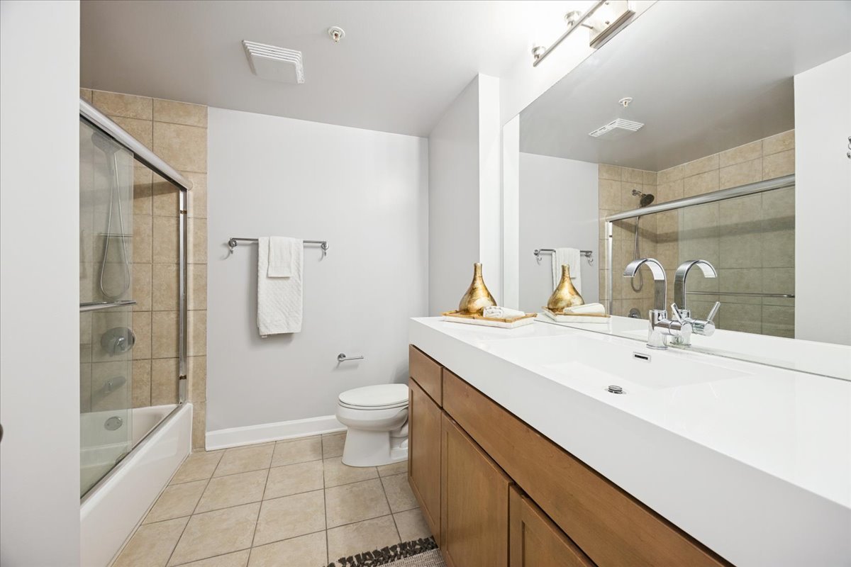 824 West Superior Street Chicago IL 60642