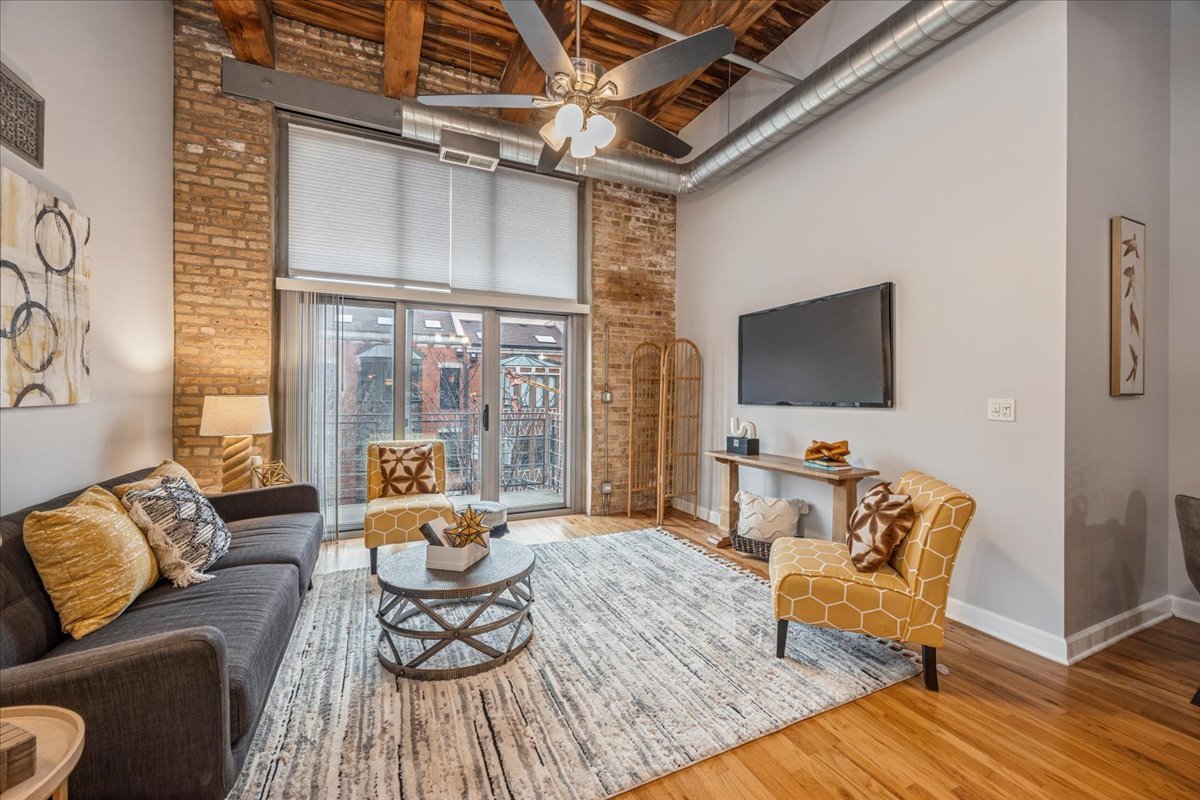 824 West Superior Street Chicago IL 60642