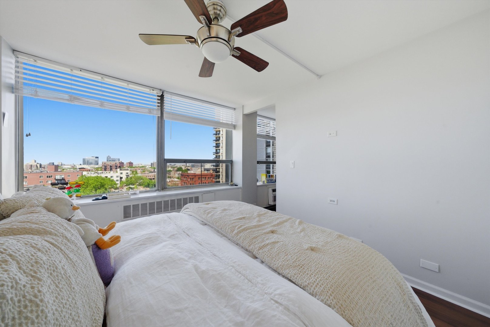 1455 North Sandburg Terrace Chicago IL 60610