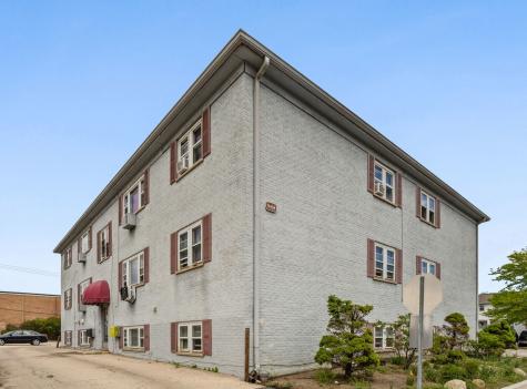9458 Kelvin Lane Schiller Park IL 60176