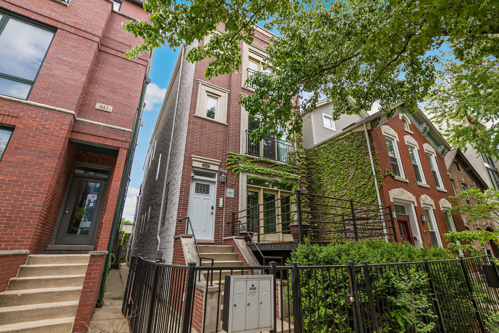 945 North Honore Street Chicago IL 60622