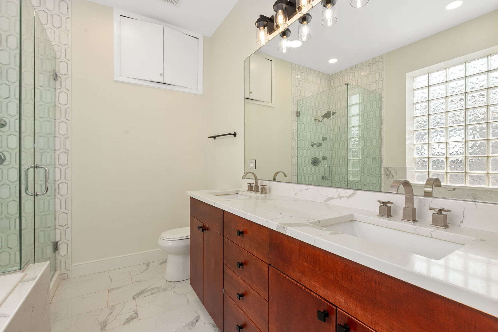945 North Honore Street Chicago IL 60622
