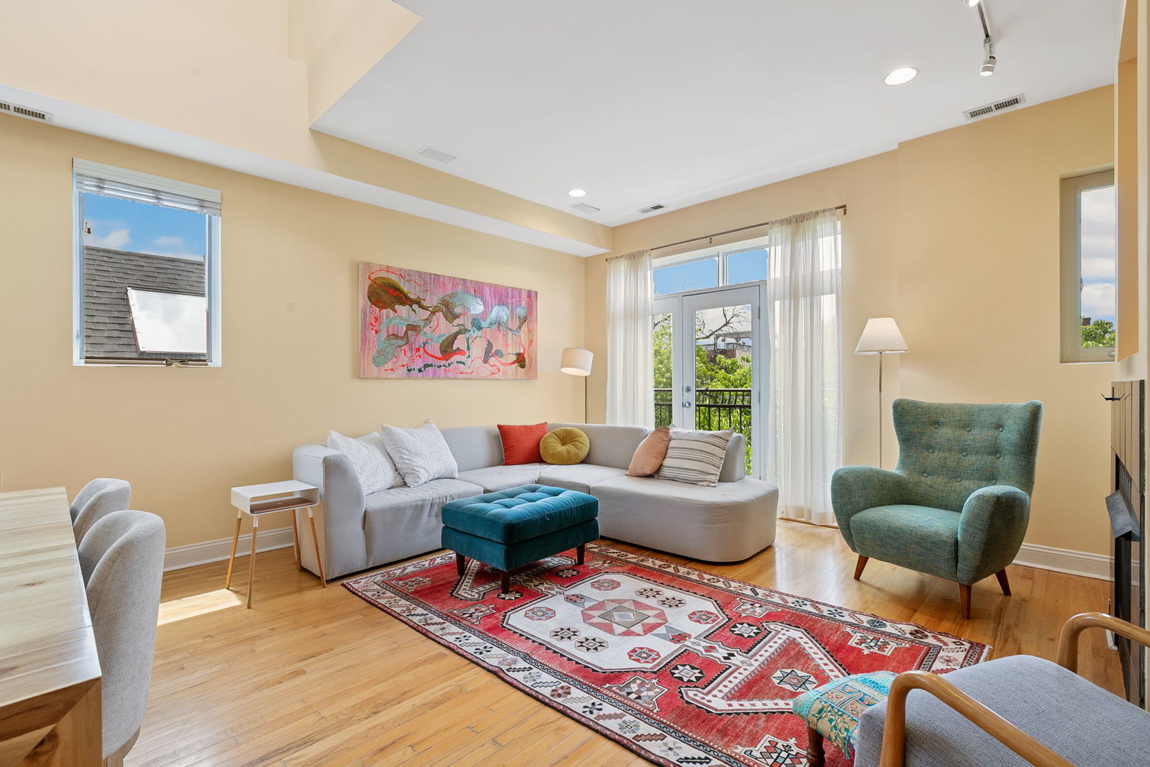 945 North Honore Street Chicago IL 60622