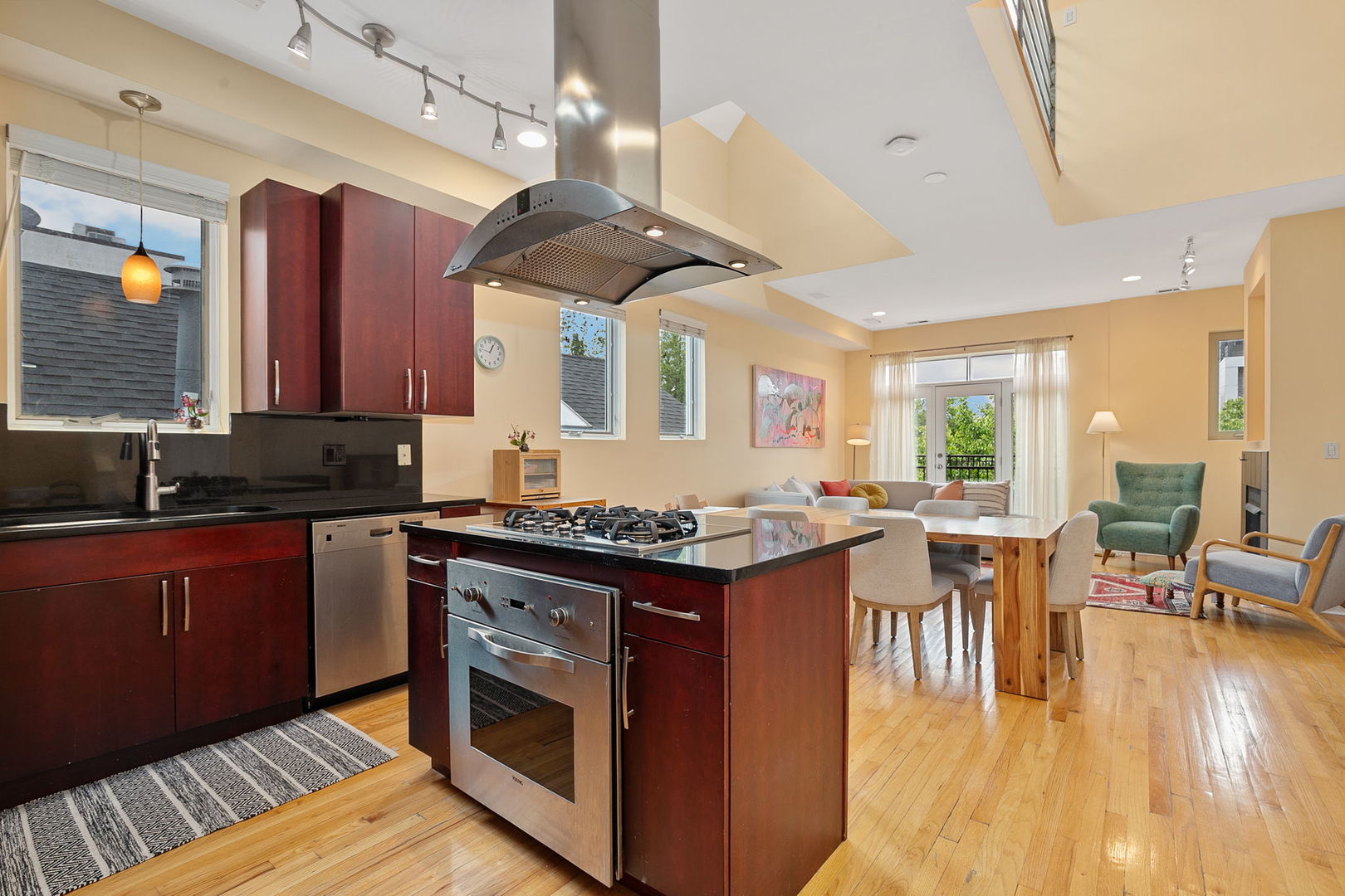 945 North Honore Street Chicago IL 60622