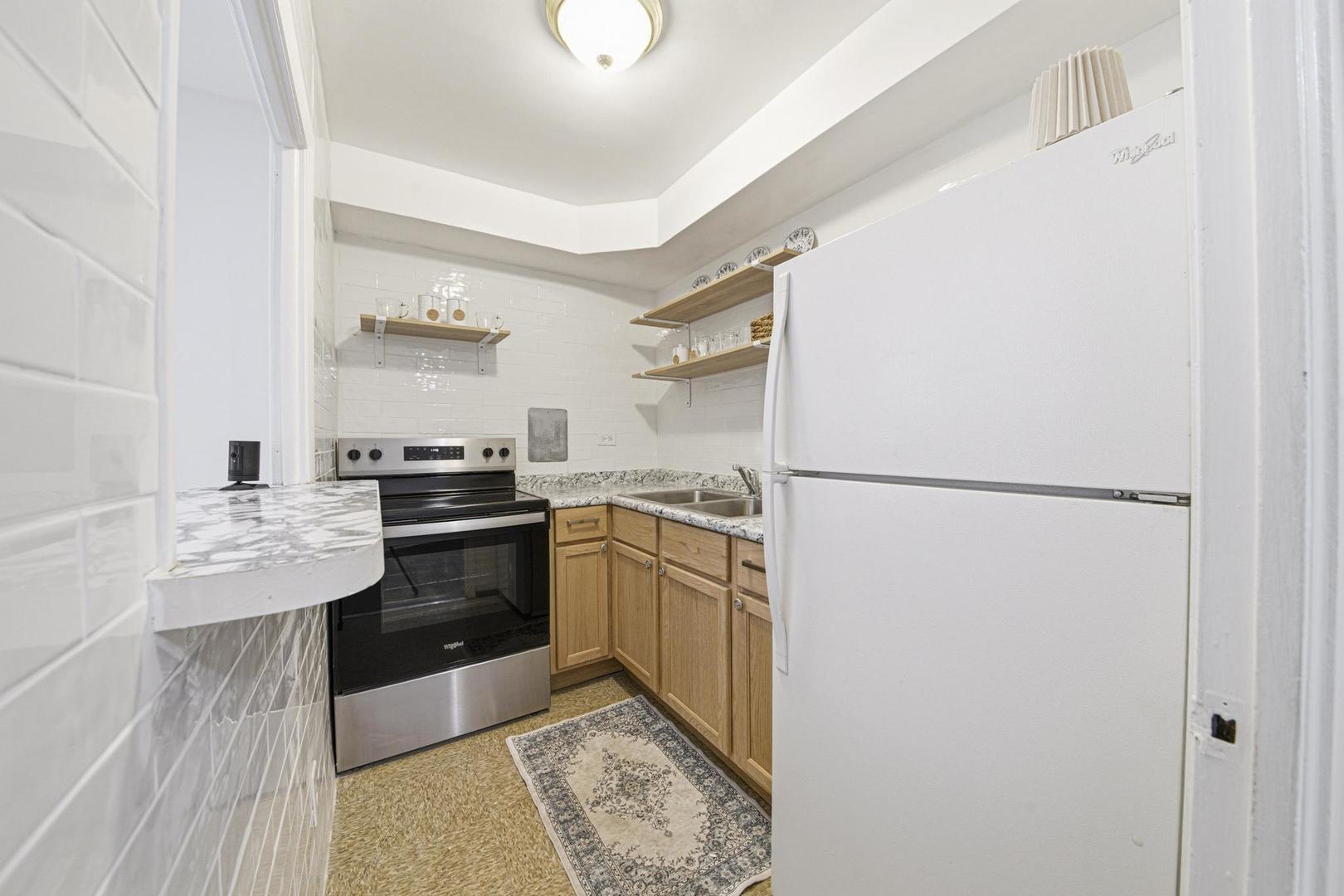 6118 North Sheridan Road Chicago IL 60660