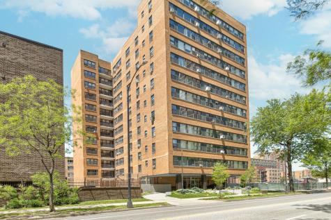 6118 North Sheridan Road Chicago IL 60660