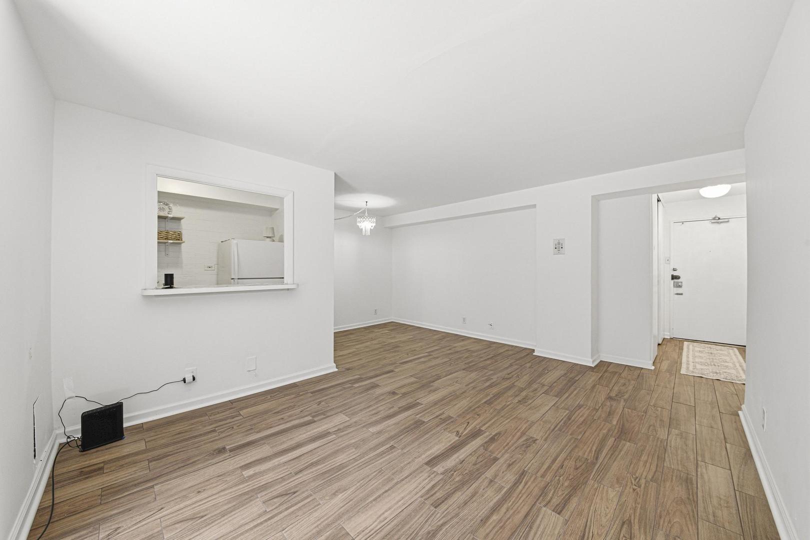 6118 North Sheridan Road Chicago IL 60660