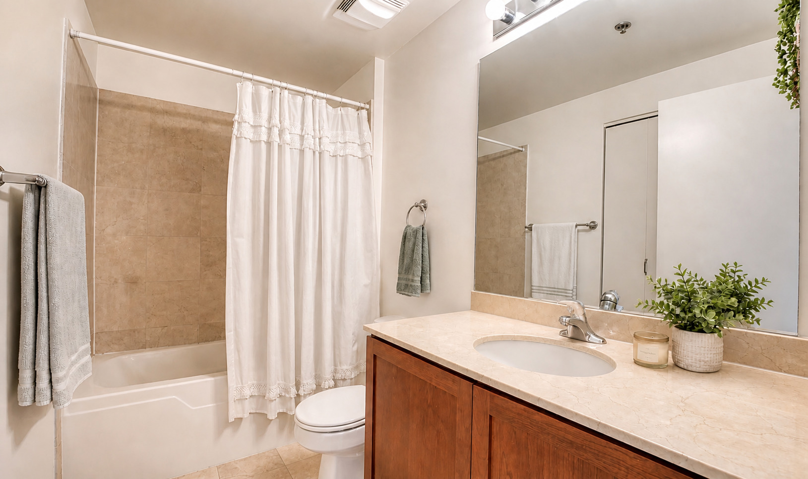 210 South Des Plaines Street Chicago IL 60661